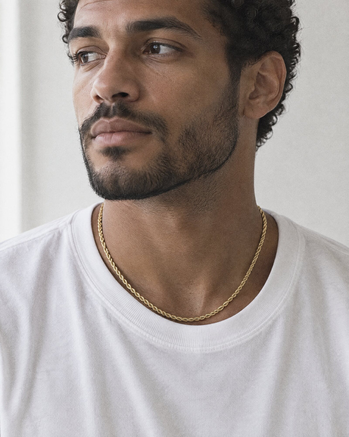 Close up of a man wearing the Rope Chain 3mm (Gold)