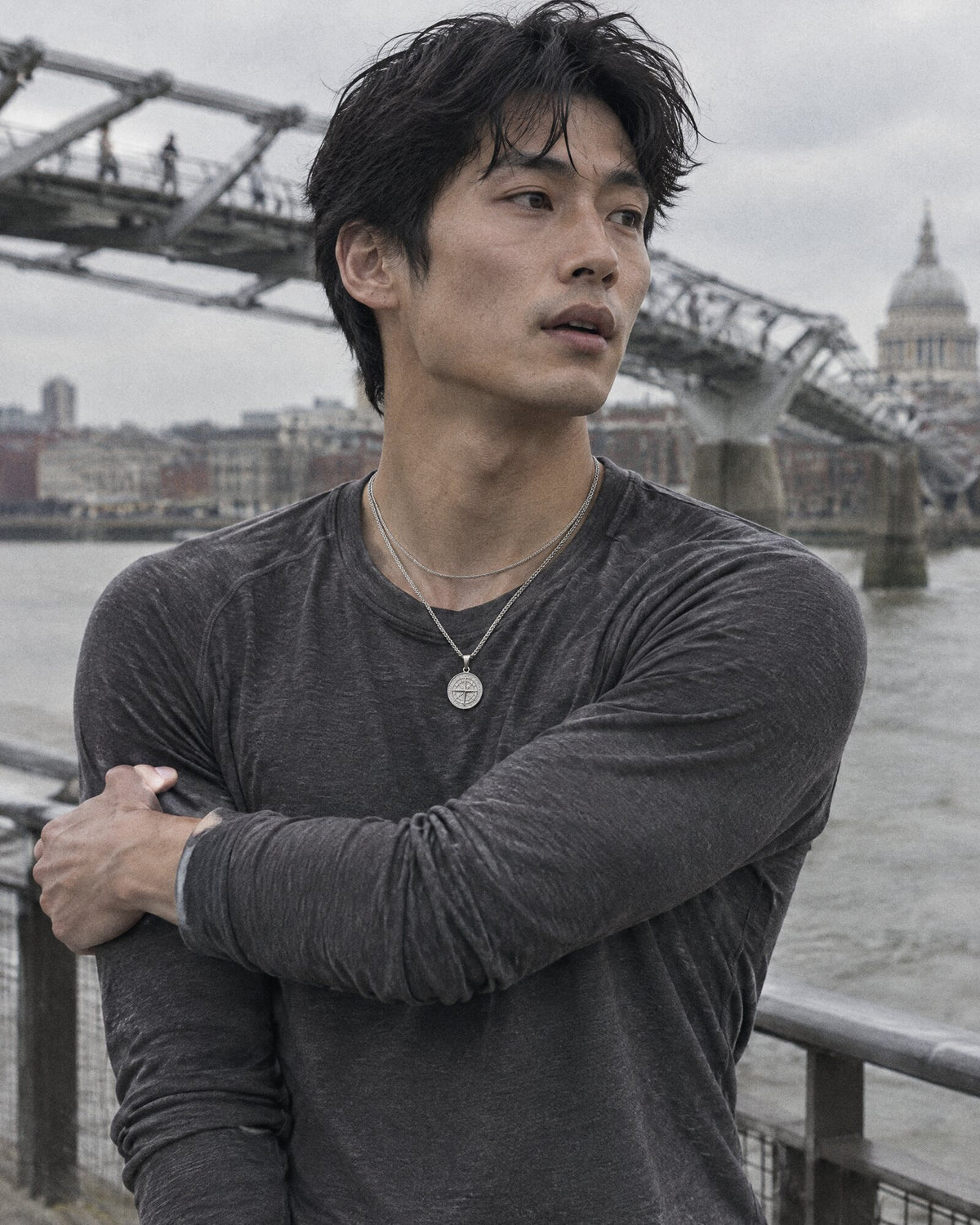 Man wearing the Pendant and Chain Gift Set (Silver)