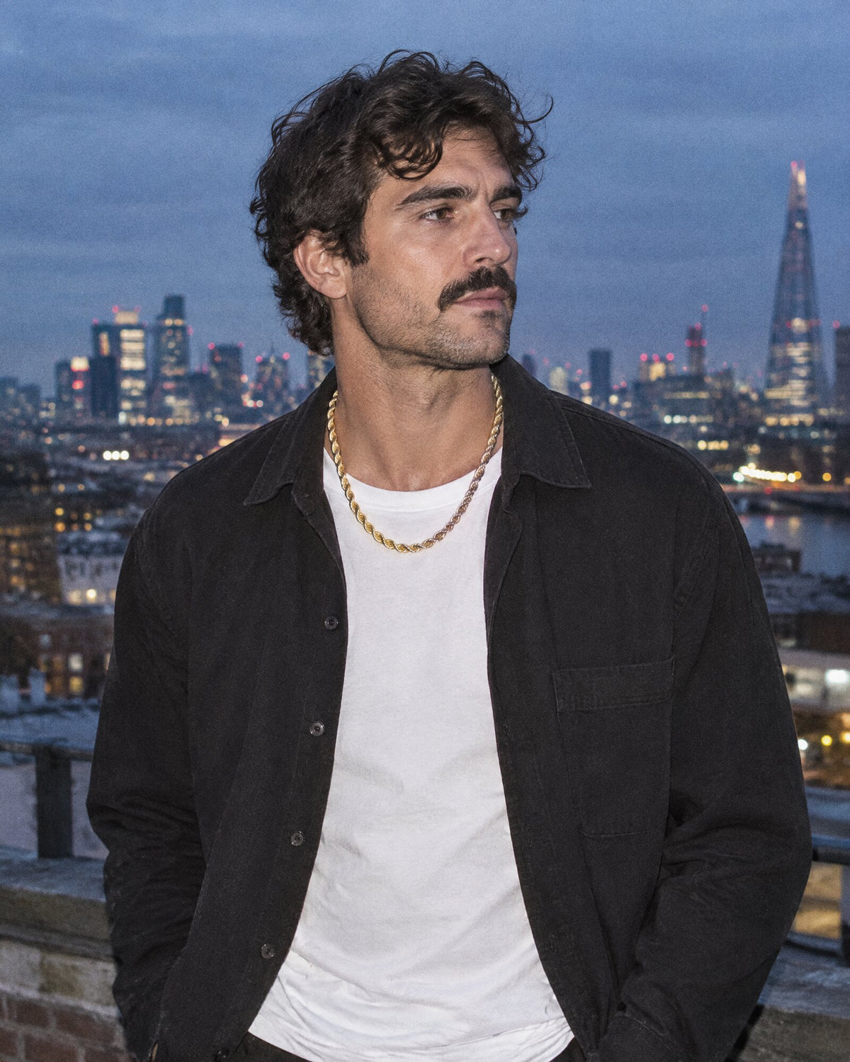 Man wearing the Rope Chain 5mm (Gold)